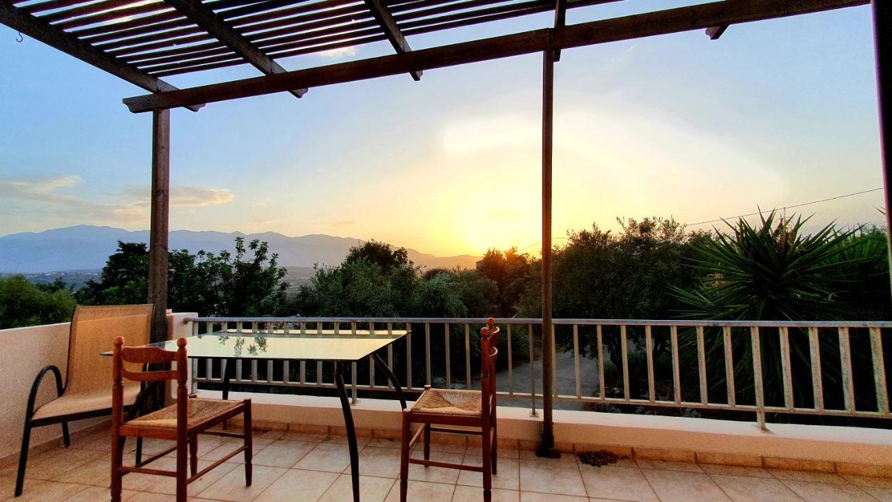 Alpha House Hotel ปลากา ภายนอก รูปภาพ